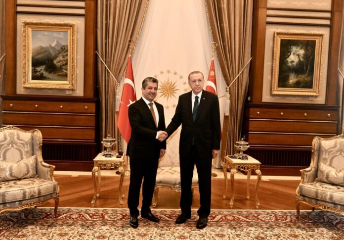 raqi Kurdistan Region Prime Minister Masrour Barzani (L) meets with Turkey's President Recep Tayyip Erdogan